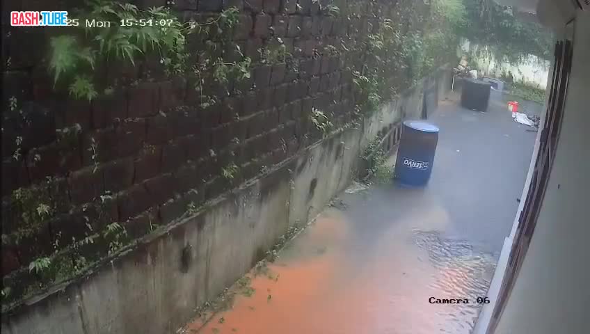  В Индии в округе Каннур штата Керала из-за постоянных продолжительных дождей рушатся здания