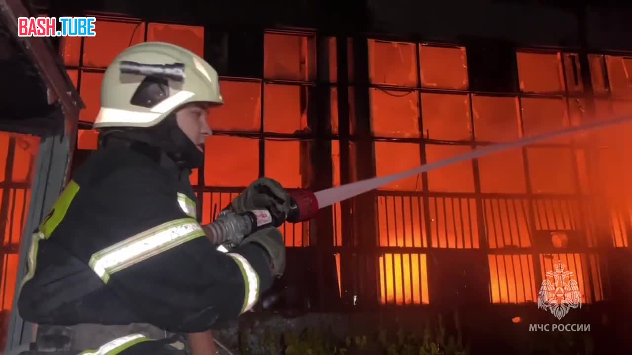  Пожар в Астраханской области на территории склада локализован на площади 12 тыс. кв.м