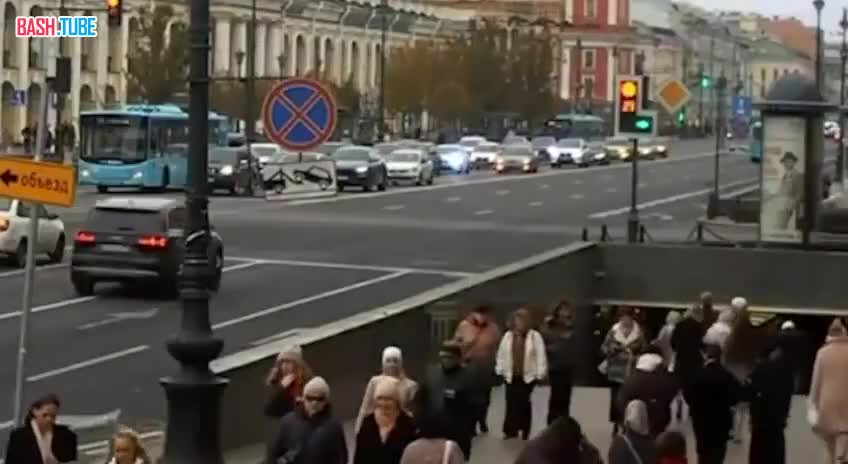  Массовая авария в Санкт-Петербурге: на пересечении Невского проспекта и Садовой улицы столкнулись 8 автомобилей