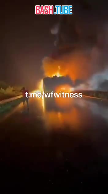  По меньшей мере 20 человек погибли после того, как автобус с более чем 30 пассажирами загорелся в штате Андхра-Прадеш в Индии