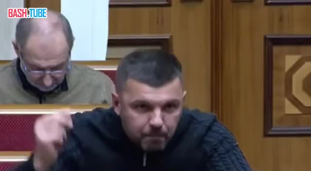  Клоуны в Верховной Раде предложили запретить писать имена в паспортах «по-русски»