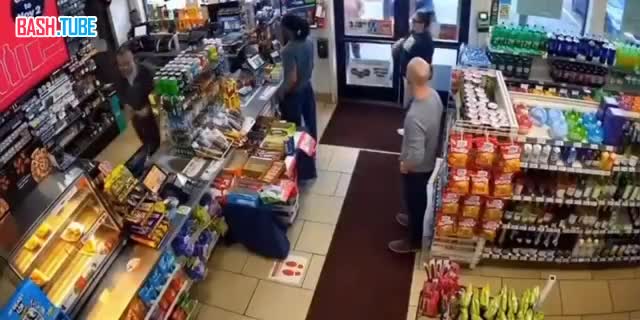  В США посетитель магазина застрелил кассира из-за долга и покончил с собой