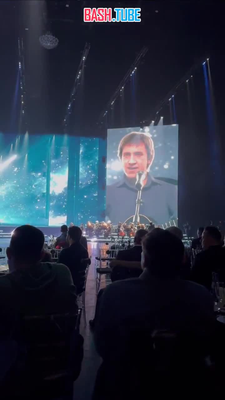  В Москве выступает цифровой аватар Владимира Высоцкого вместе с виртуальными образами Гагариной, Шнурова, Лепса и Безрукова