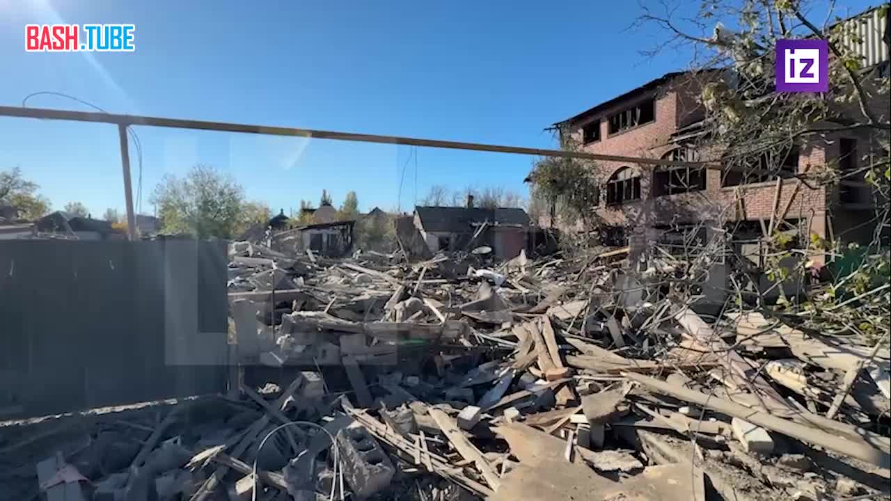  Последствия ночного обстрела со стороны киевского режима по Ясиноватой в ДНР показал корреспондент «Известий»