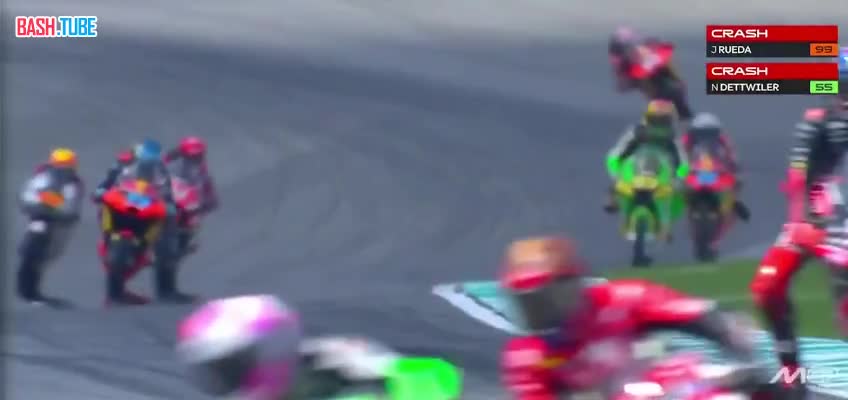  Два участника Гран-при Малайзии в классе Moto3 попали в больницу после столкновения на установочном круге