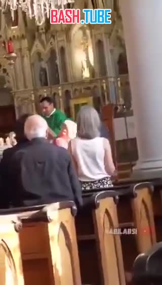  Во Франции мусульманин зашел в церковь во время службы и принялся совершать намаз