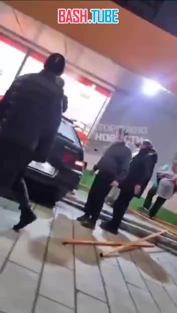  Легковой автомобиль протаранил магазин в городе Ревда Свердловской области