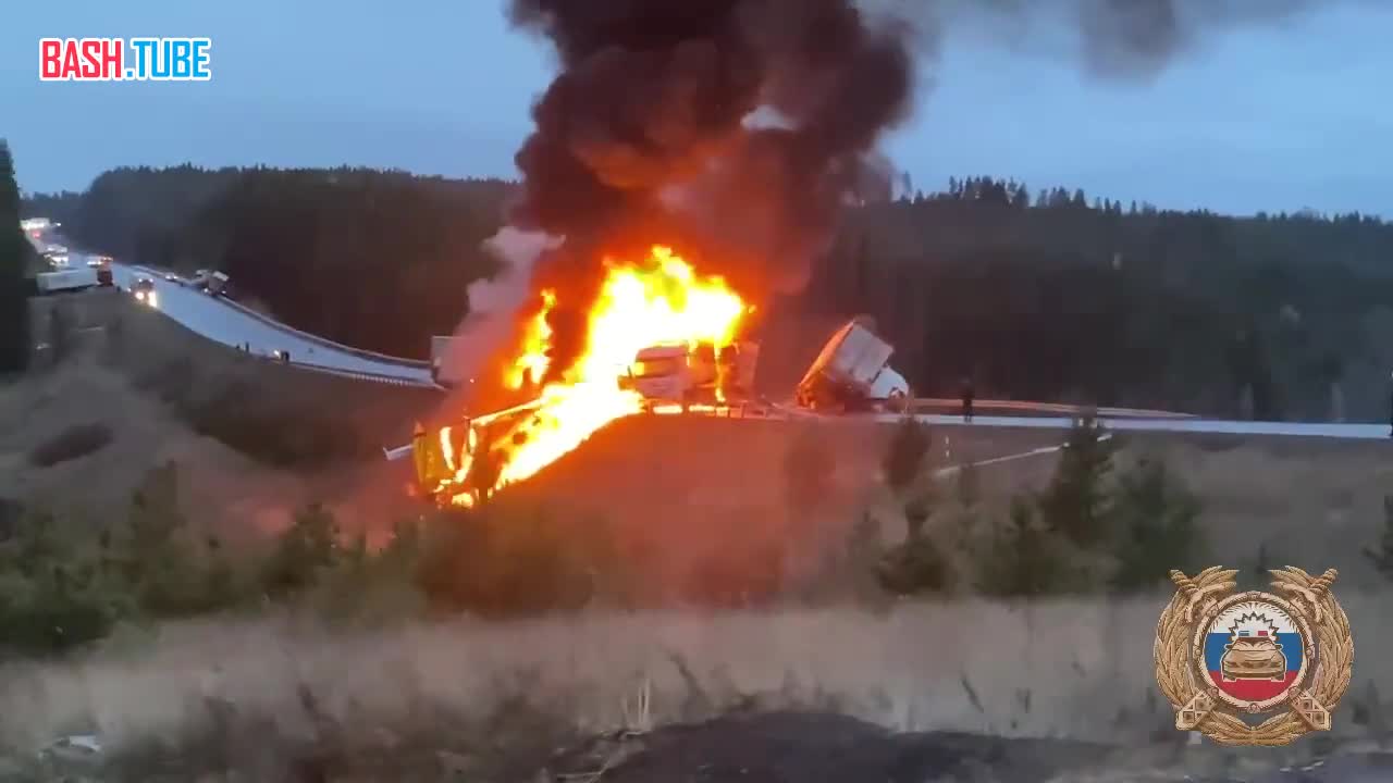  Массовое ДТП с большегрузами и последующим возгоранием произошло в Иркутской области