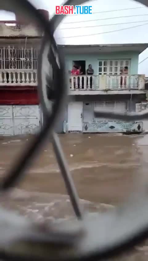  Ослабевший до 3-й категории ураган Мелисса добрался до востока Кубы