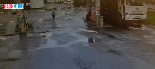  В Подмосковье пенсионерка решила пройти скандинавской ходьбой перед большегрузом и попала под колеса