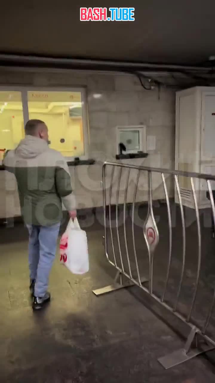  В московском метро участник СВО, приехавший в отпуск, обматерил зумера за крашеные волосы и неподобающий вид