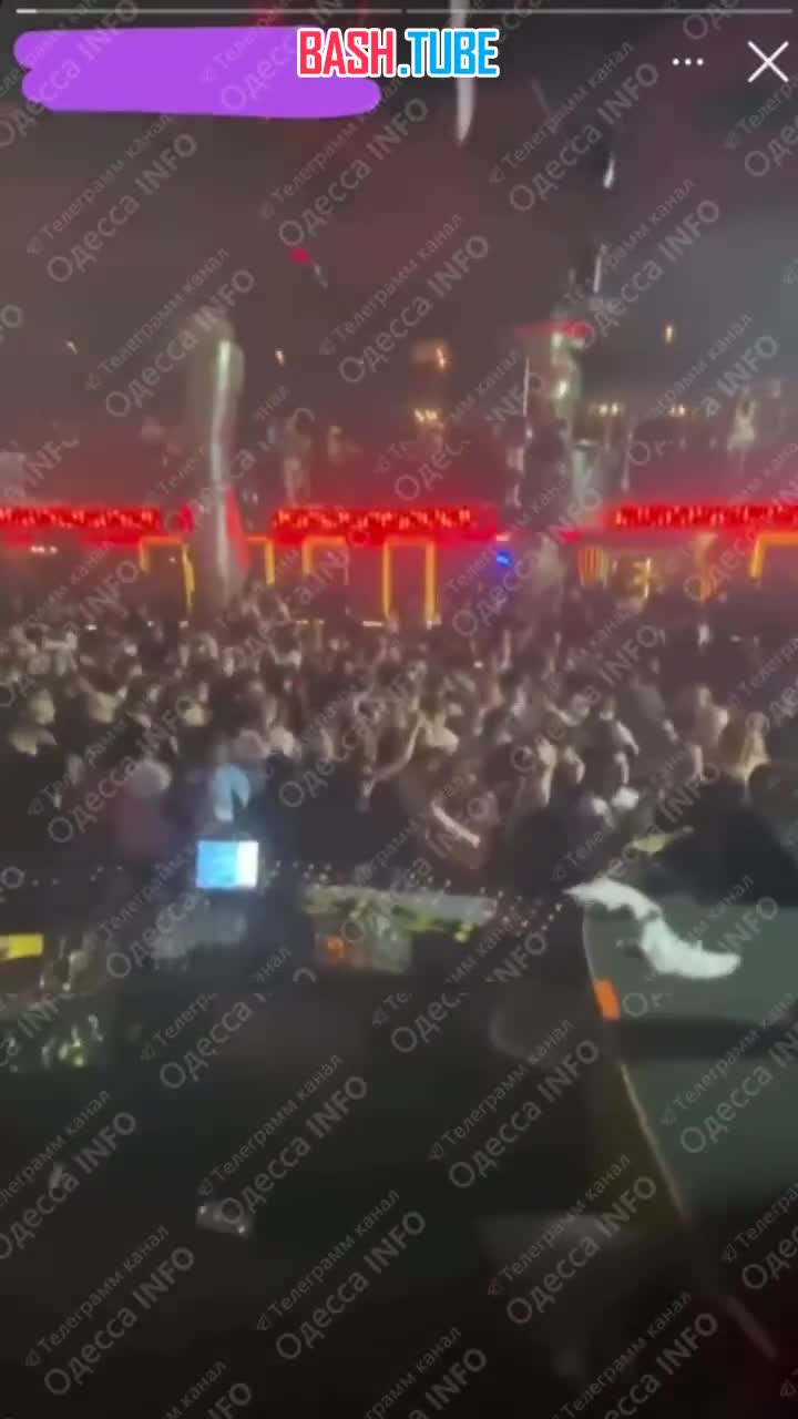  В одесском клубе Palladium включили песню российских исполнителей, после чего все начали подпевать