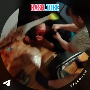  В карельском Беломорске 15-летний парень позвал домой приятеля-инвалида, чтобы распить с ним алкоголь