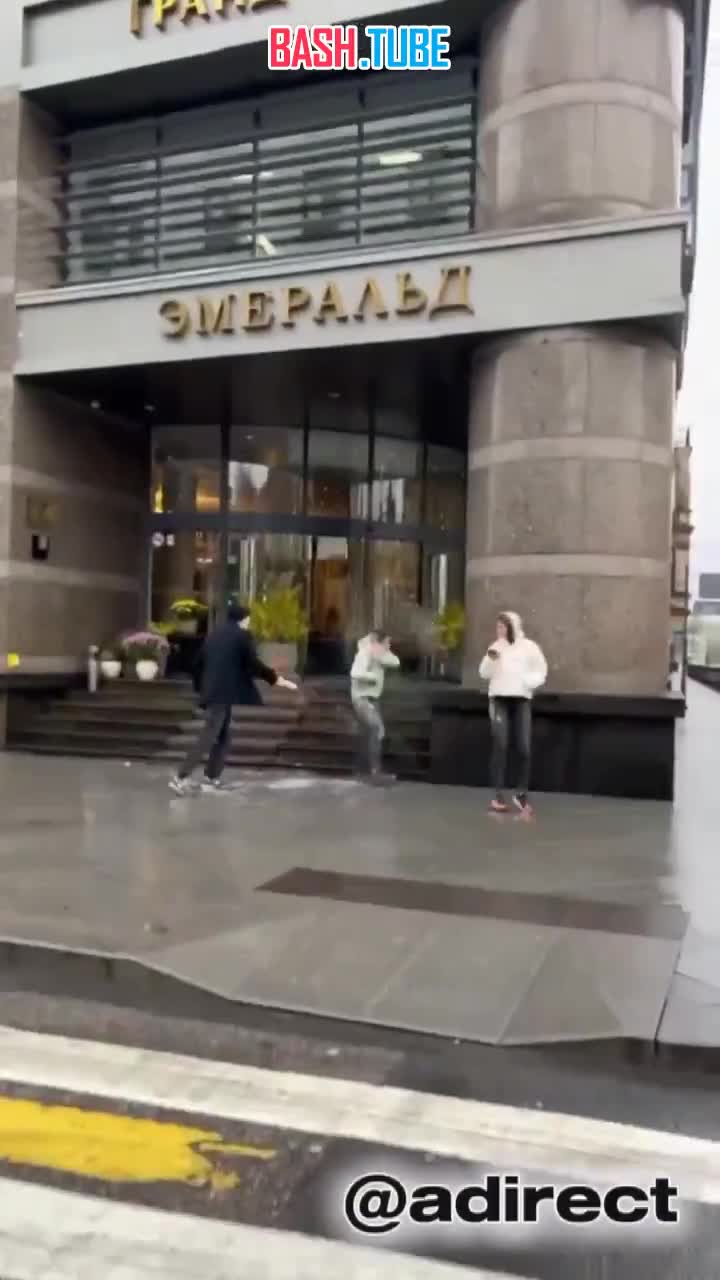  В Питере активисты облили ряженкой Василия Якеменко - создателя движения «Наши», основателя форума «Селигер»