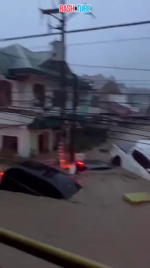  На Филиппинах в префектуре Себу произошло сильное наводнение из-за тайфуна «Калмаеги»