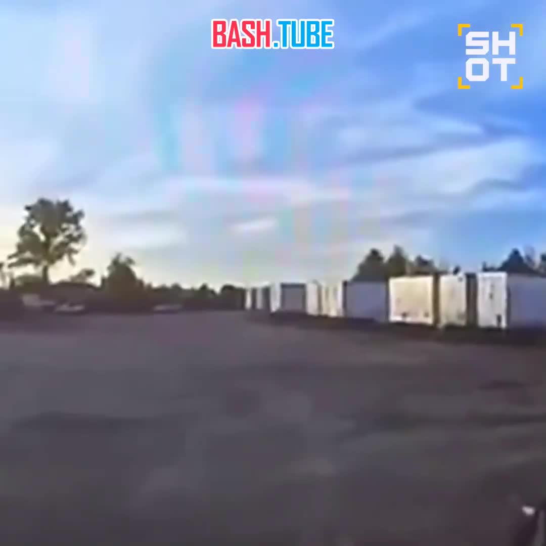  Кадры крушения грузового самолёта в американском Луисвилле