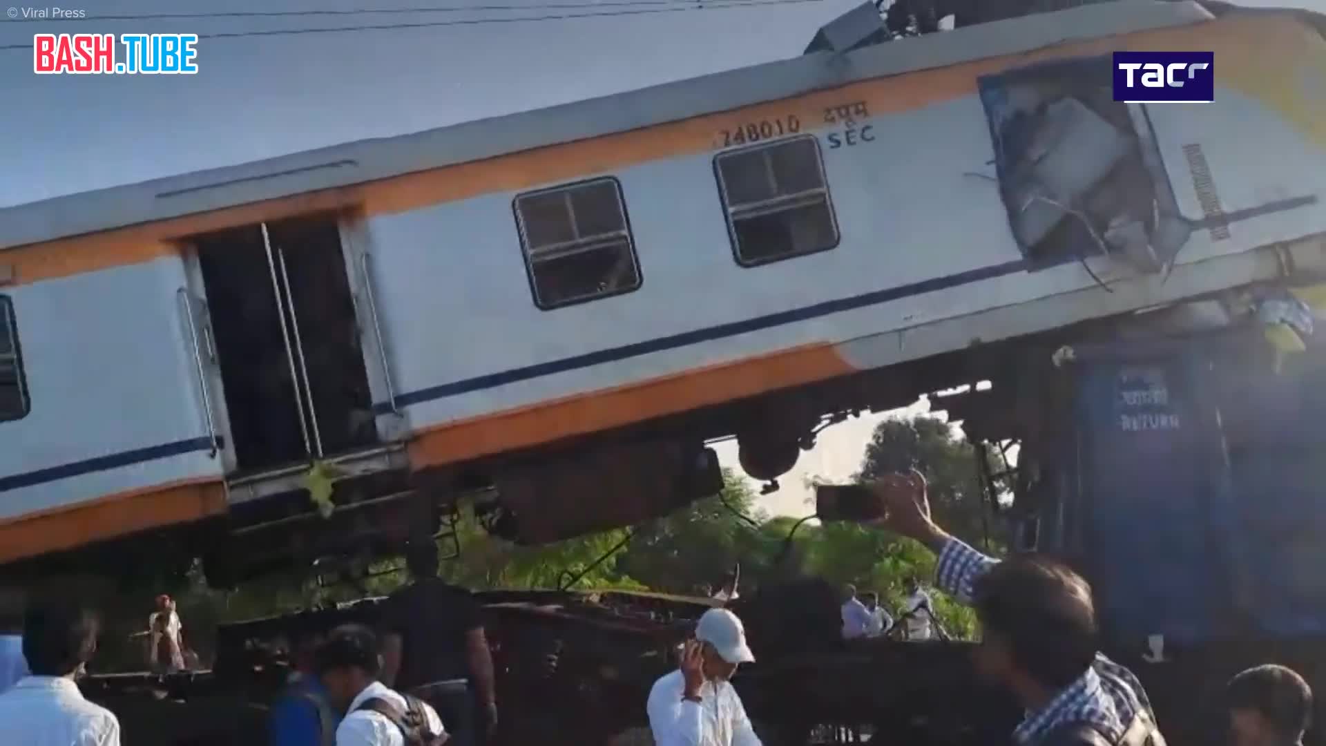  В Индии столкнулись пассажирский и грузовой поезд. 11 человек погибли и 20 пострадали, - ТАСС