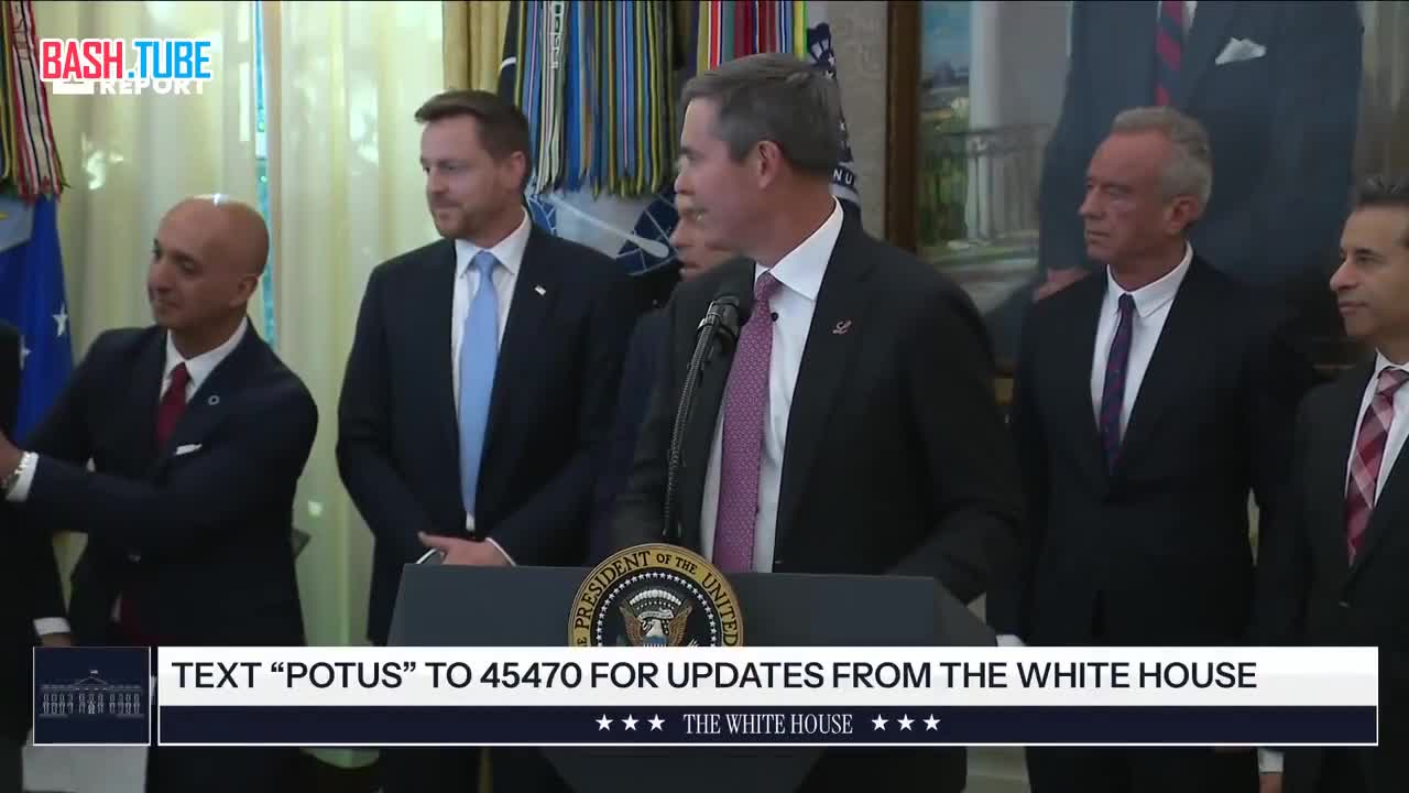  Участник мероприятия с Трампом упал в обморок в Белом доме во время речи о здоровье американцев