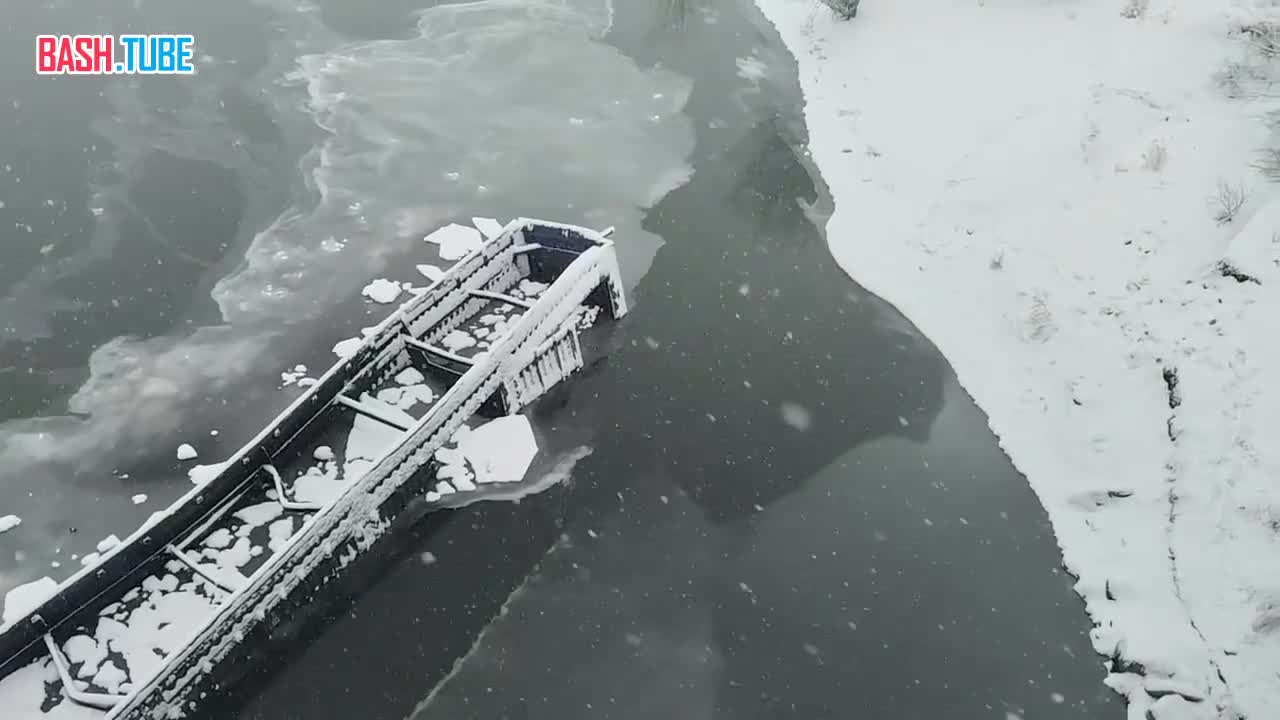  Водитель «вылетел» с моста в реку Чикой в Бурятии - машина ушла под воду, а мужчину разыскивают спасатели