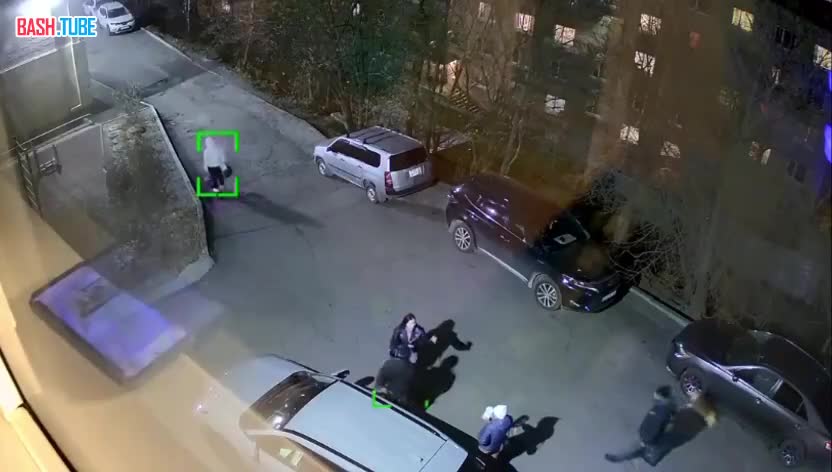  Во Владивостоке мужчина вцепился девушке в горло из-за парковочного места