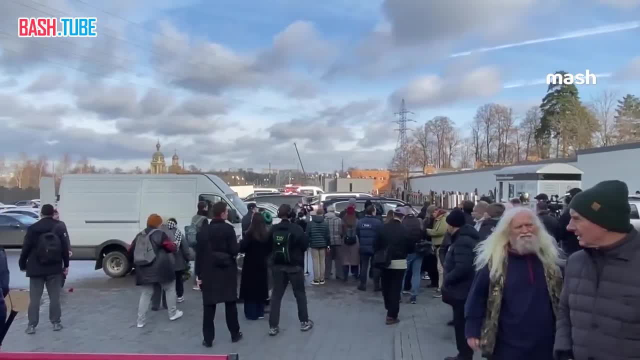  Прощание и похороны телеведущего Юрия Николаева проходят на Троекуровском кладбище в Москве