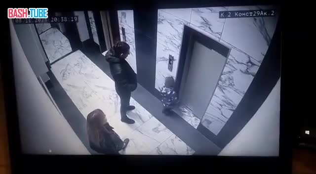  За секунду до трагедии: отец успел вытащить ребёнка, провалившегося в шахту лифта