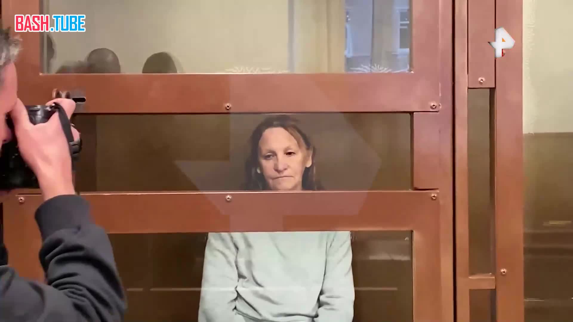  Пенсионерка, толкнувшая девочку на пути в метро, ранее лежала в психбольнице с манией преследования