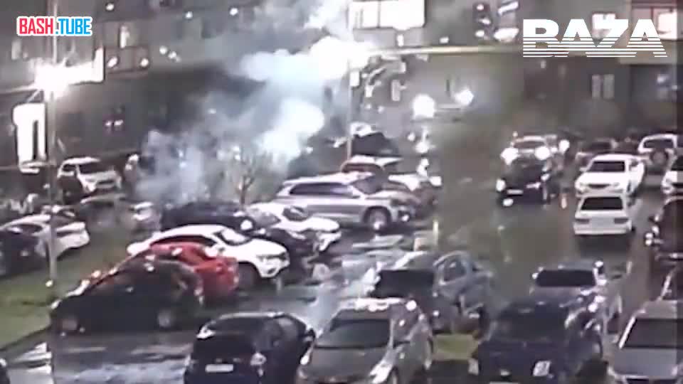  Оглушительное фейерверк-шоу устроили на парковке спального района Челябинска