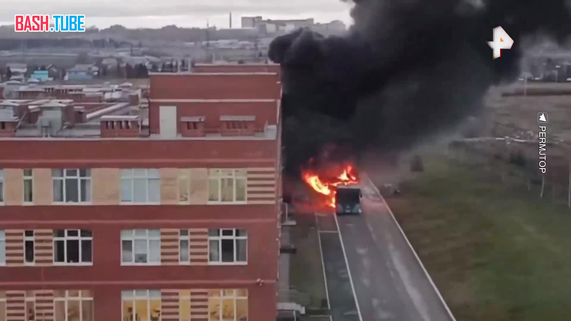  Автобус загорелся возле школы в селе Фролы под Пермью