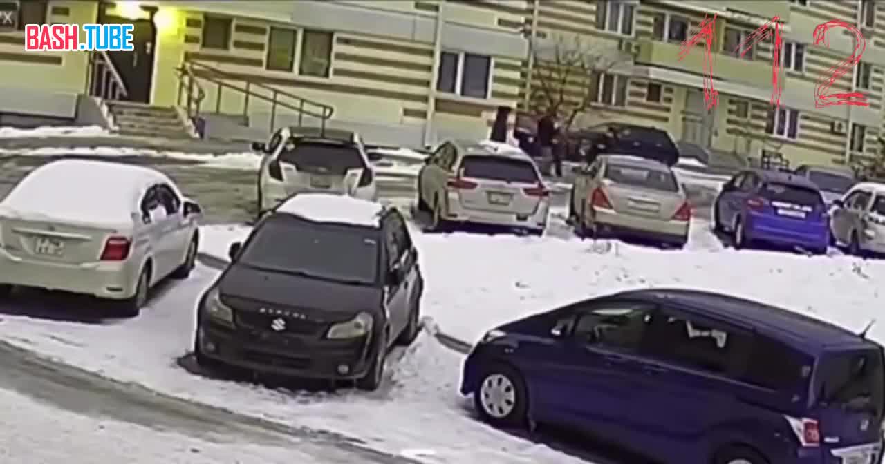  Подростки травили второклассницу с лишним весом более полугода, а в один из дней избили её втроем