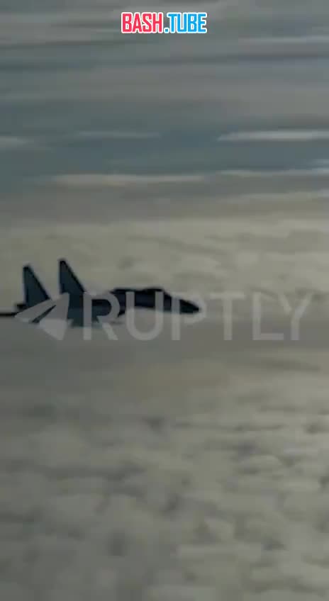  Кадры с борта номер один президента Казахстана: самолет Токаева в небе над Россией сопровождают российские Су-35