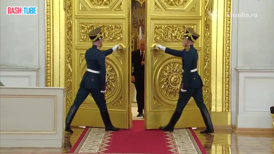  Путин встретил Токаева в центре Георгиевского зала Большого Кремлевского дворца