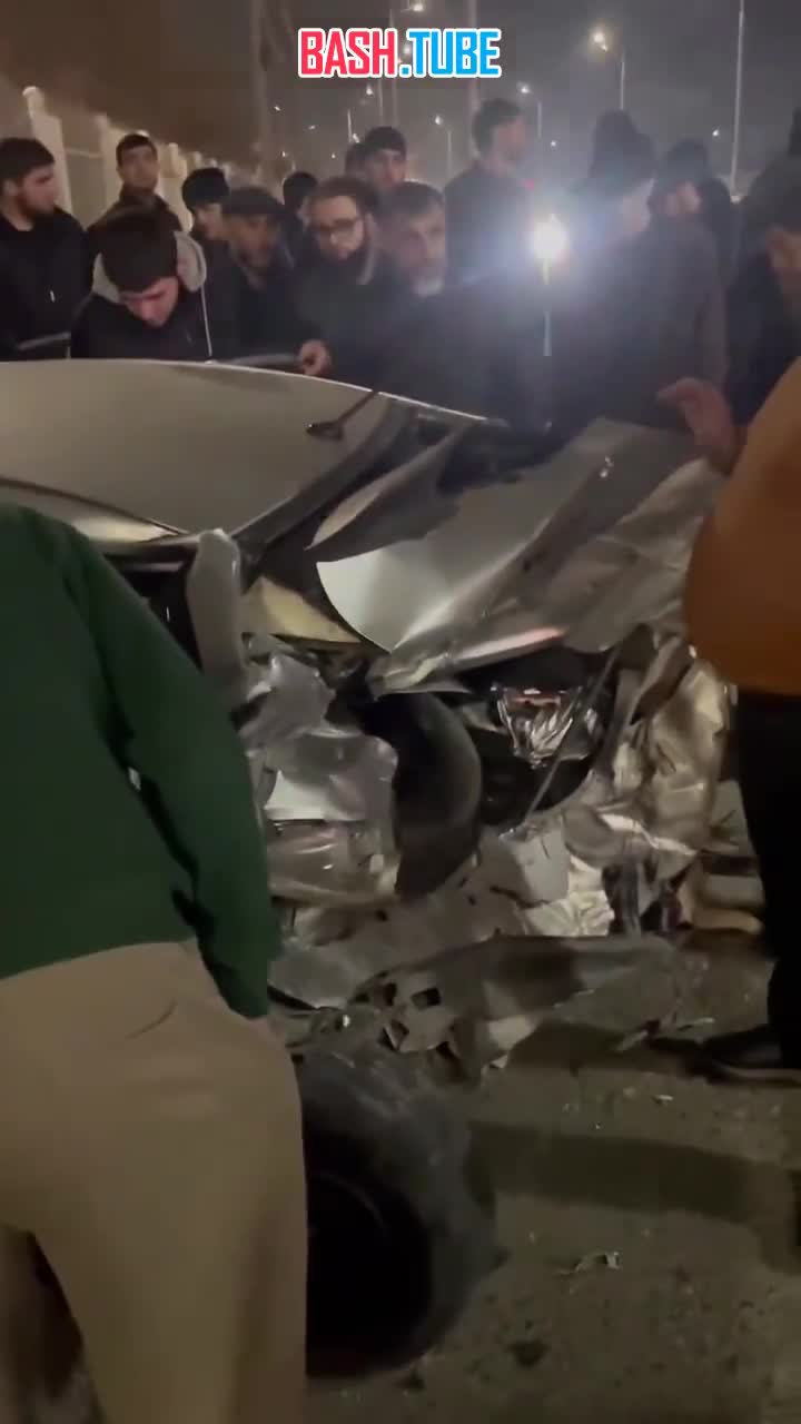  В Каспийске у спорткомплекса имени Али Алиева произошла серьёзная авария