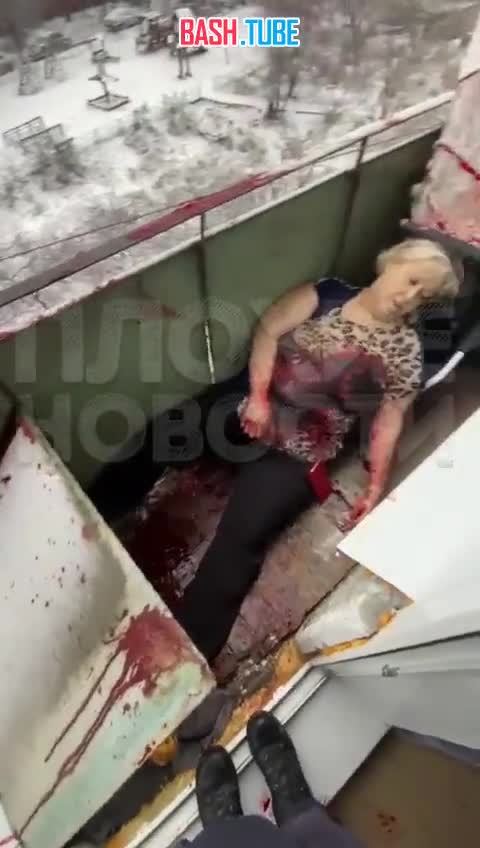  Появились кадры из квартиры, где директор магазина жестоко зарезал кассиршу, которая его критиковала