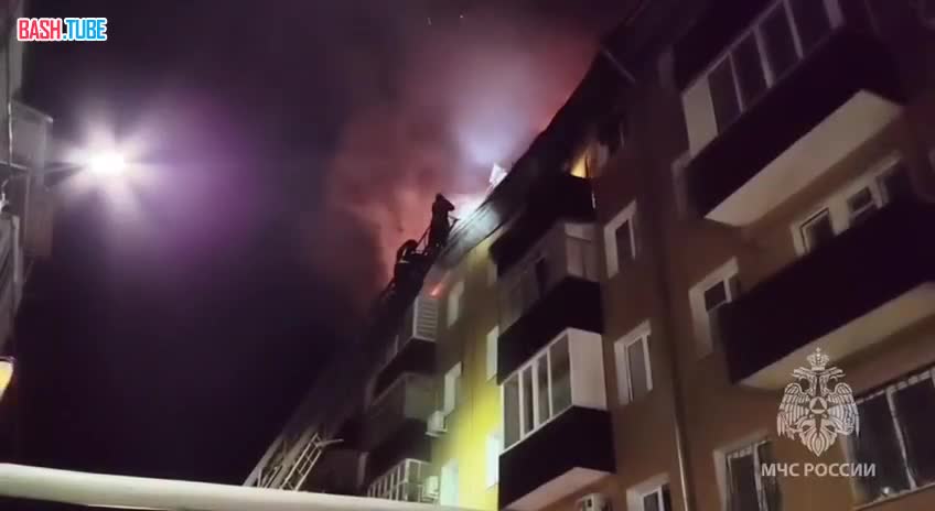  Поздним вечером вчера в центре Оренбурга начался пожар в одной из пятиэтажек города