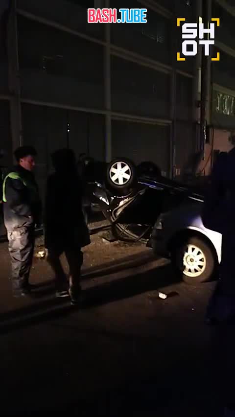  «Ниссан» с водителем и пассажиром вылетел с третьего этажа парковки в Москве