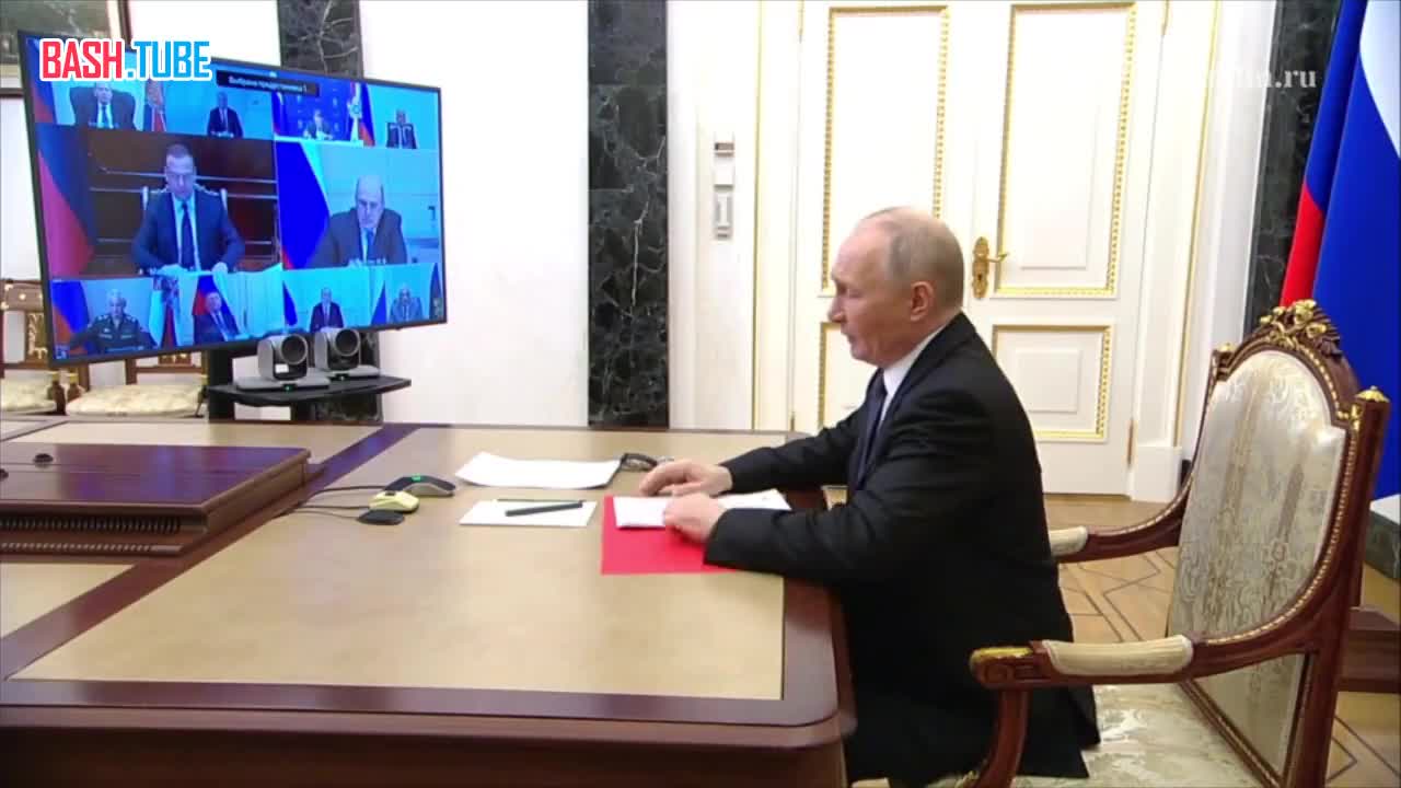  Путин провел оперативное совещание с постоянными членами Совбеза