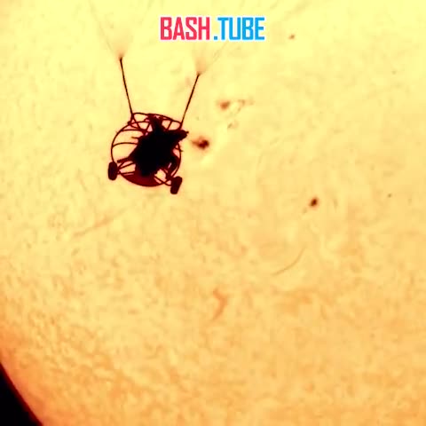  Невероятно красивое от фотографа из США, который снял летящего парашютиста на фоне солнца