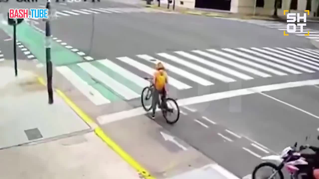  Россиянка скинула преступника с мотоцикла и задержала его до приезда полиции в Аргентине