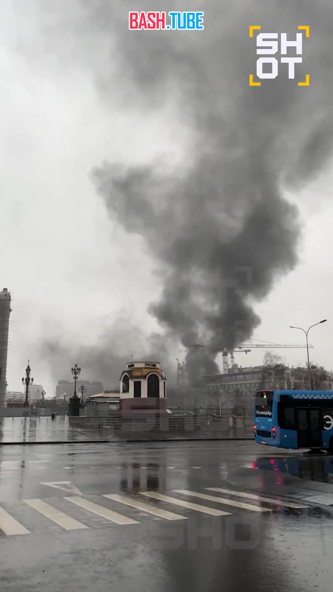  Пожар на элитной стройке в центре Москвы. Работники заблокированы огнём на высоте