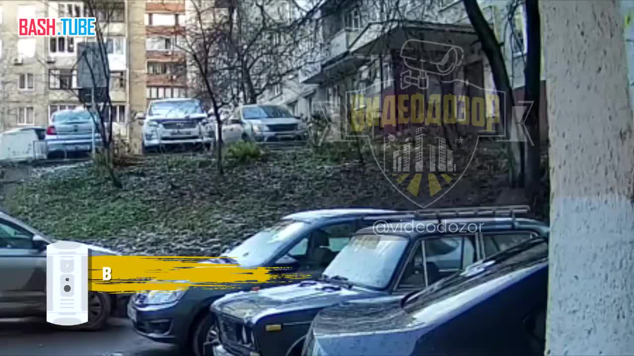  В Уфе машина сама завелась, съехала со склона, устроив массовое ДТП