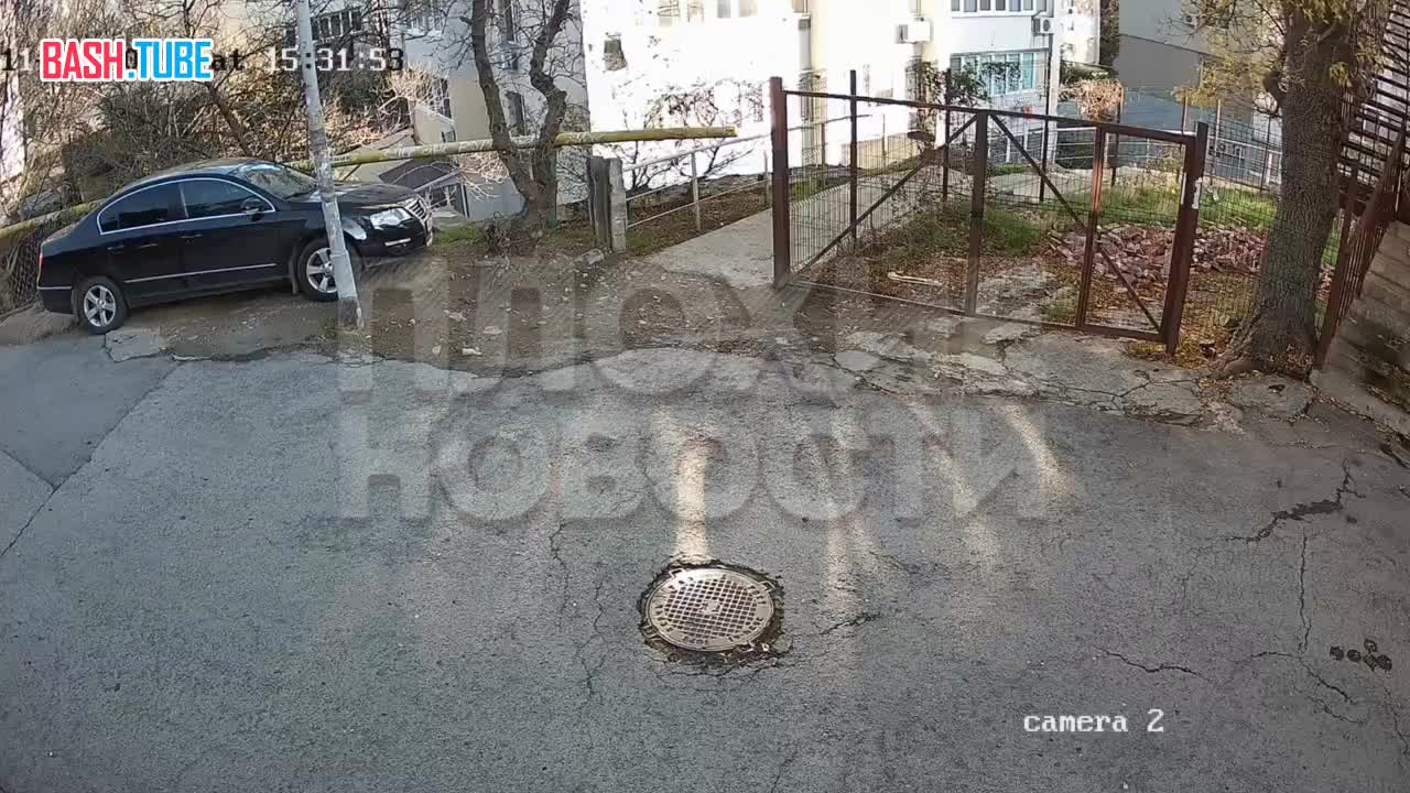  В Крыму разъяренная собачница набросилась на школьника, который ехал по улице на трековом байке