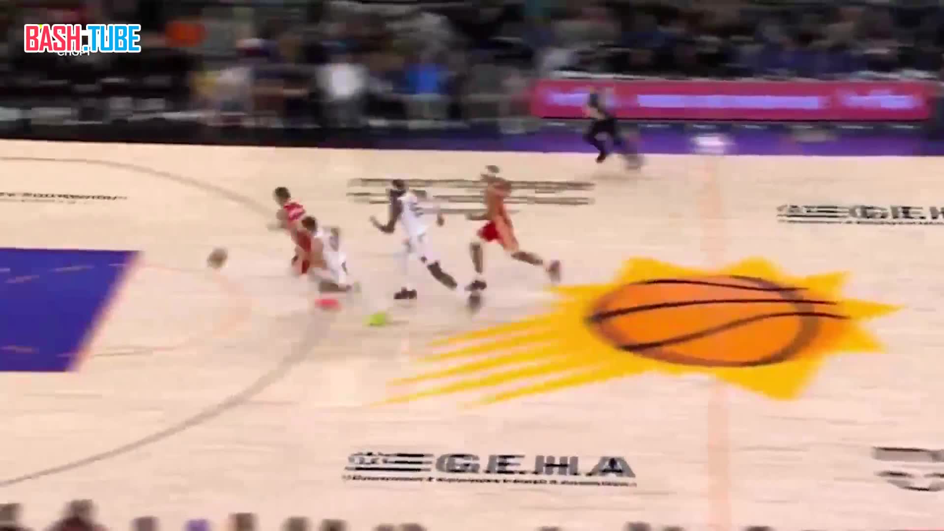  Жуткое падение в НБА: форвард «Атланты» рухнул после данка и напугал всю арену