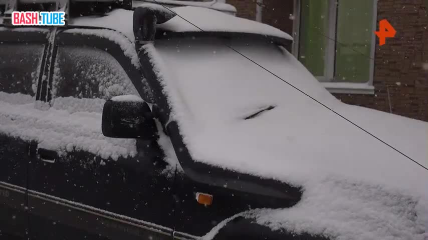  Снегопад нарушил привычную жизнь жителей Камчатки: в школах отменяют занятия, за руль рекомендуют не садиться