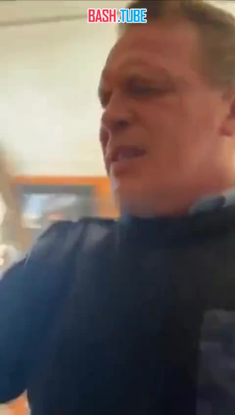  Охранник за шиворот выкидывал маму студентки института искусств во Владивостоке