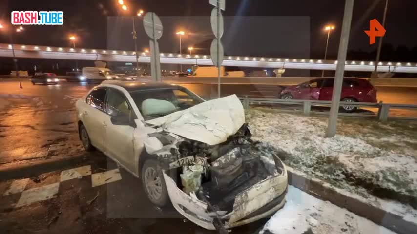  Массовое ДТП с девятью машинами произошло на МКАДе в Москве