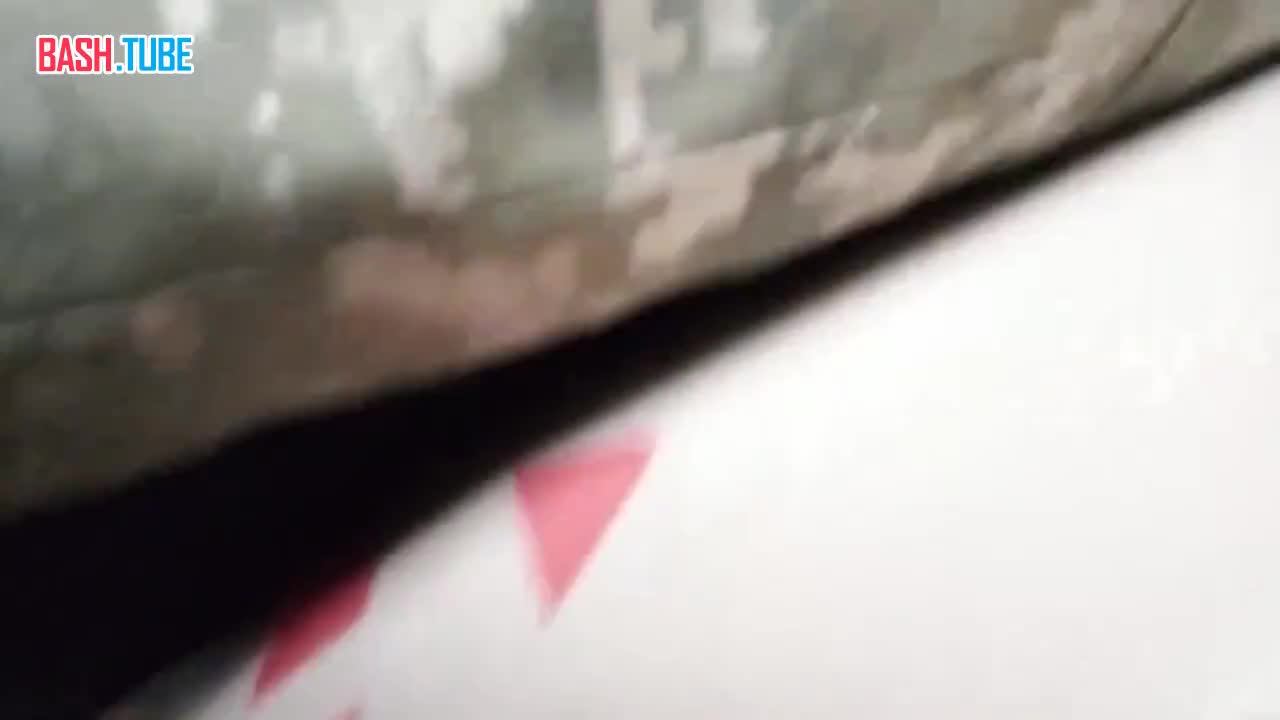  ВСУшник получил от родственников посылку и с удивлением обнаружил в ней листовку с призывом сдаться в плен