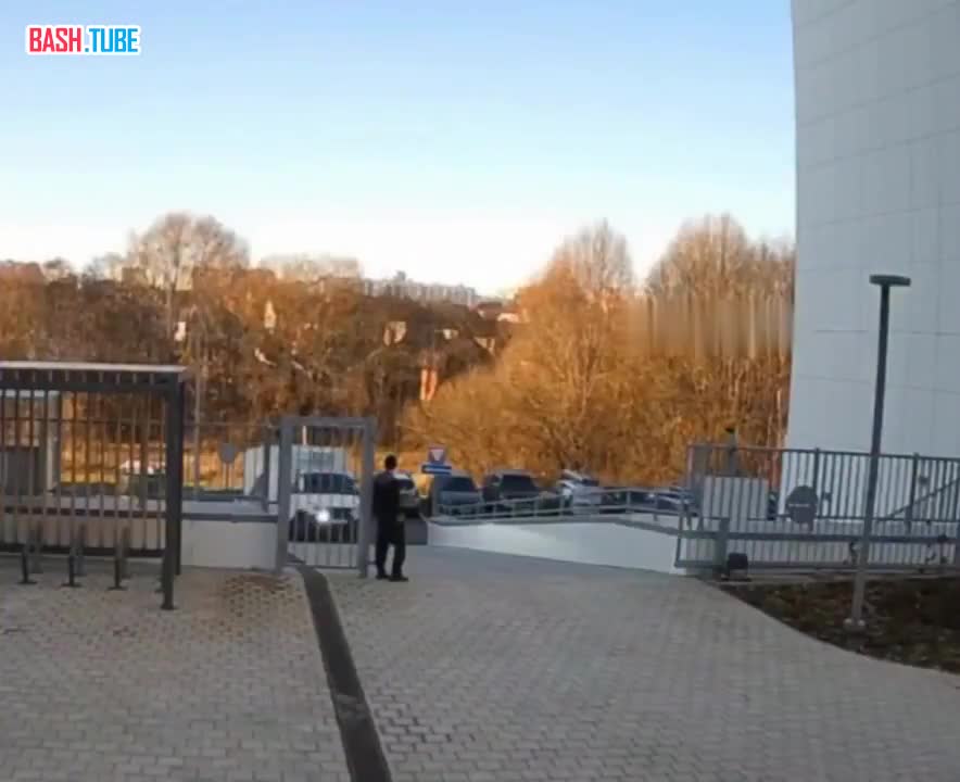  Казанский шофер устроил разгром на въезде в ЖК