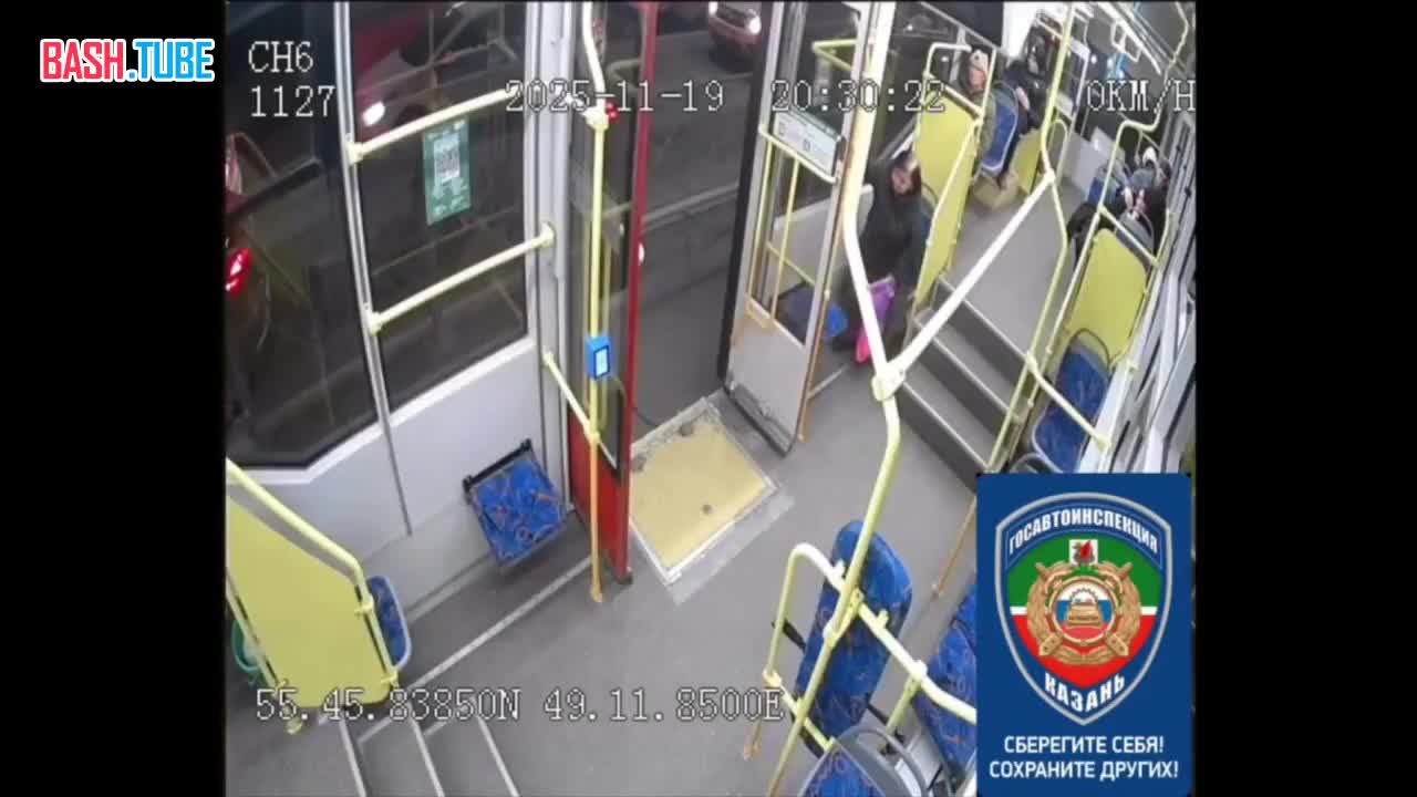  В Казани женщина умерла после падения в трамвае