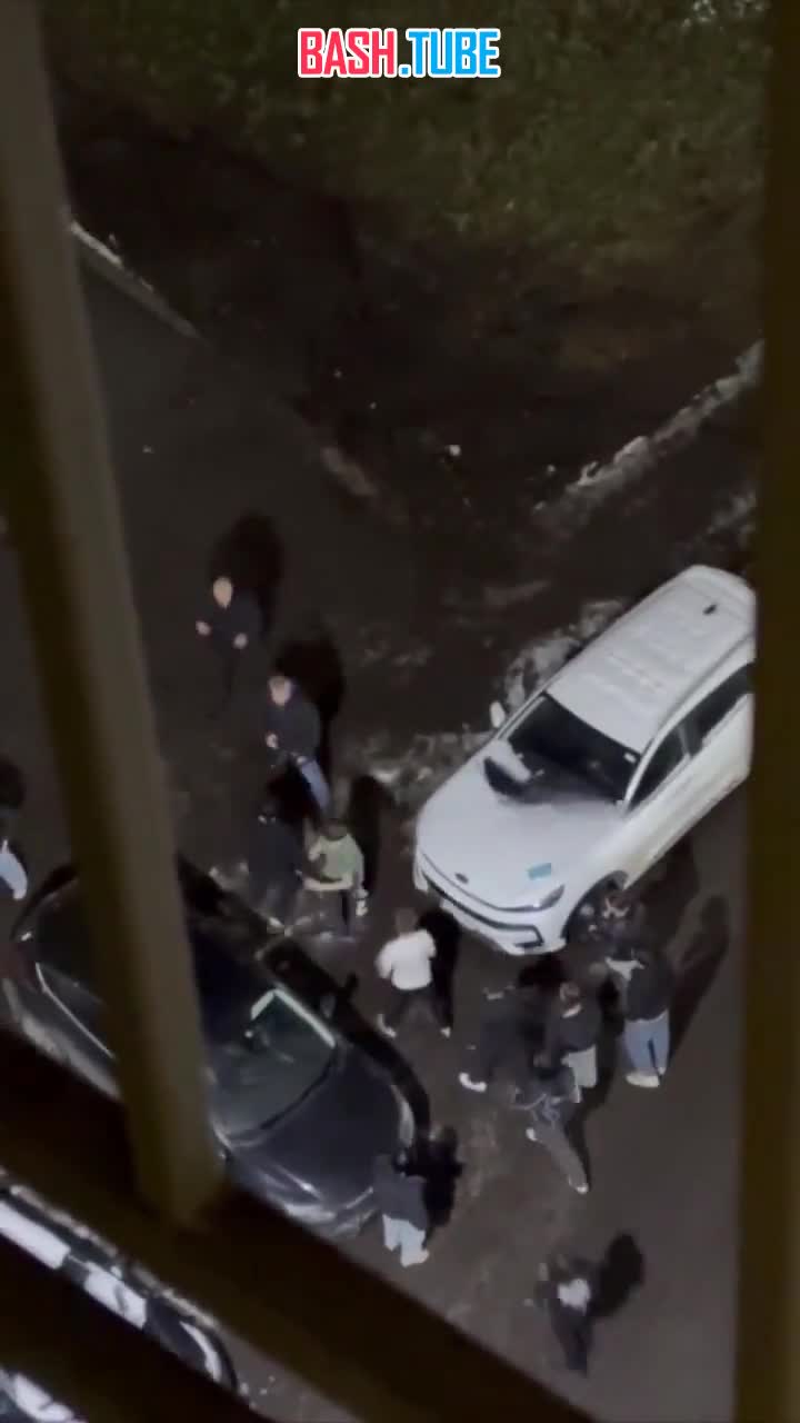  В питерском Мурино двое мужчин сделали замечание пьяной компании подростков